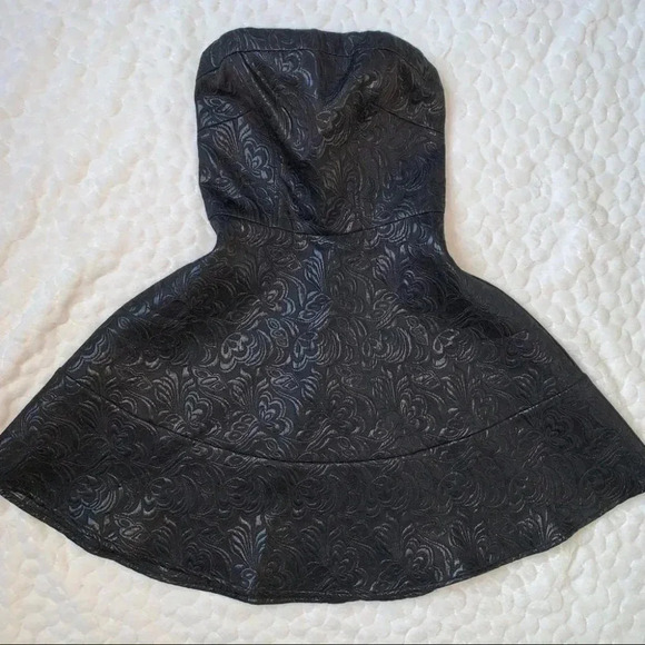 New Express Strapless Fit & Flare Little Black Dress 8 - Picture 1 of 12